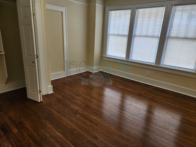 Building Photo - Newly Renovated Immaculate Apartment In Hillcrest!!!!! Just Blocks from UAMS!!