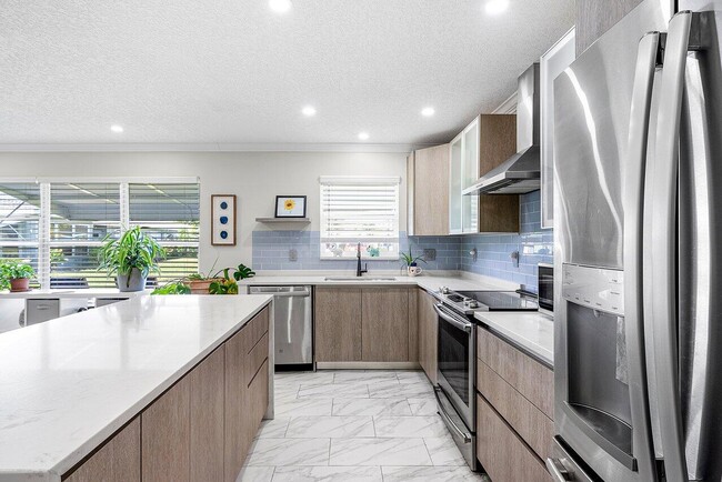 Building Photo - 810 High Point Dr W