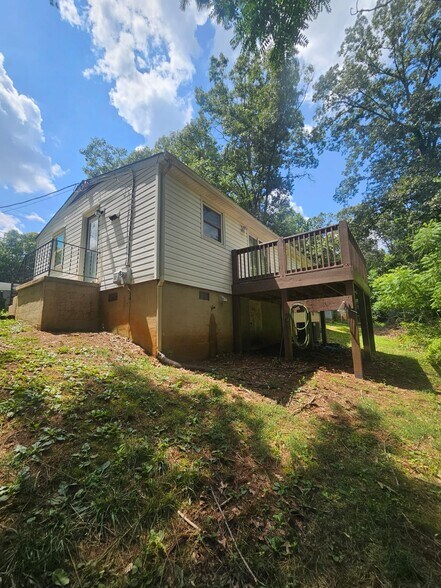 Building Photo - 259 Lakeview Dr