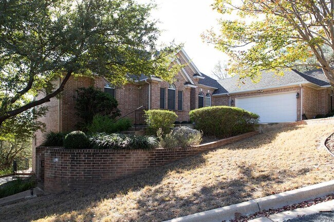 Building Photo - 6801 Winterberry Dr