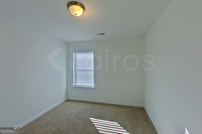 Building Photo - 135 English Oak Ln