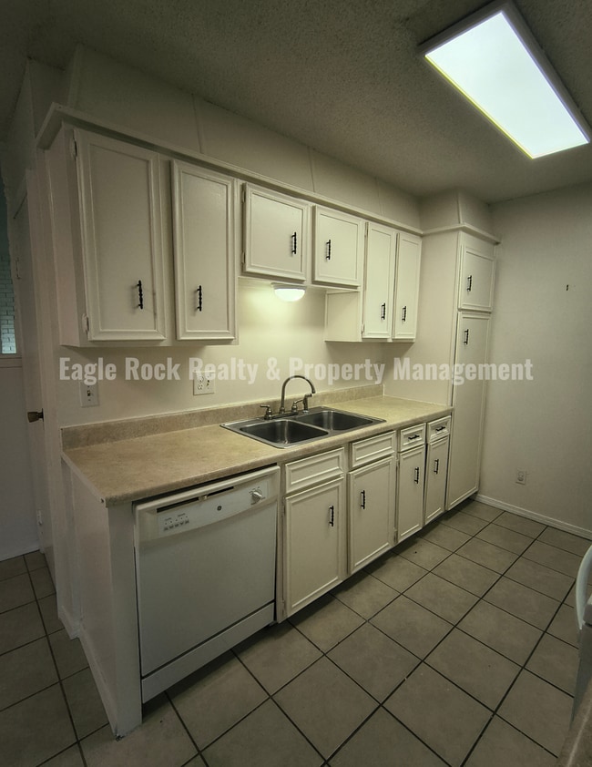 Building Photo - 4627 S 72nd E Pl