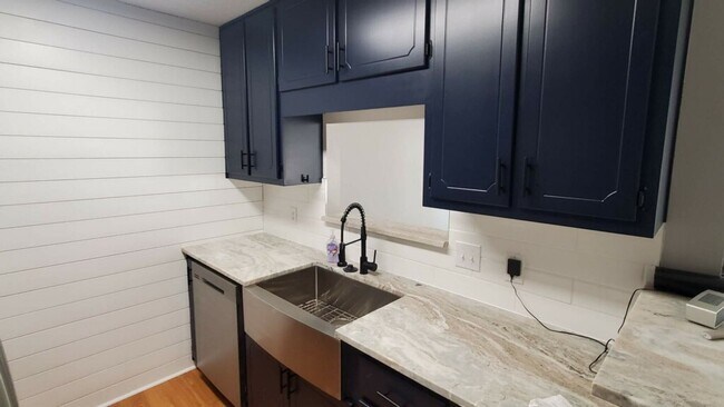 Building Photo - Available NOW-105 Pineridge Drive