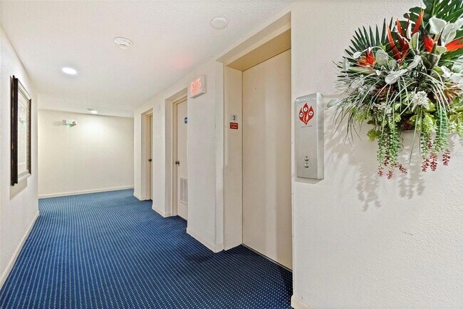 Building Photo - 6145 Sun Blvd