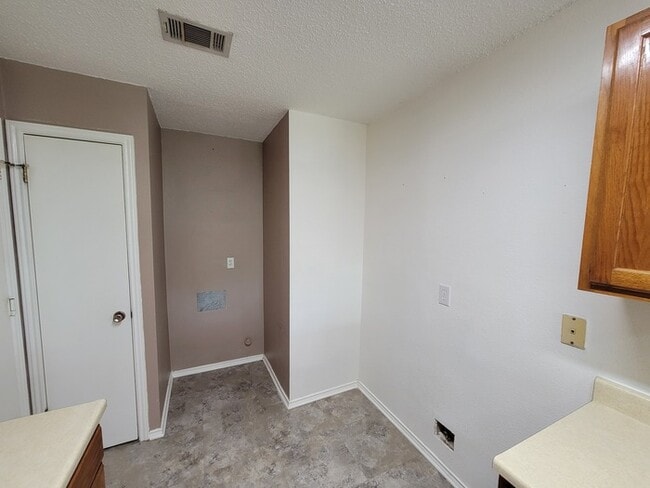 Building Photo - Gorgeous 2 beds 2 baths in San Antonio!