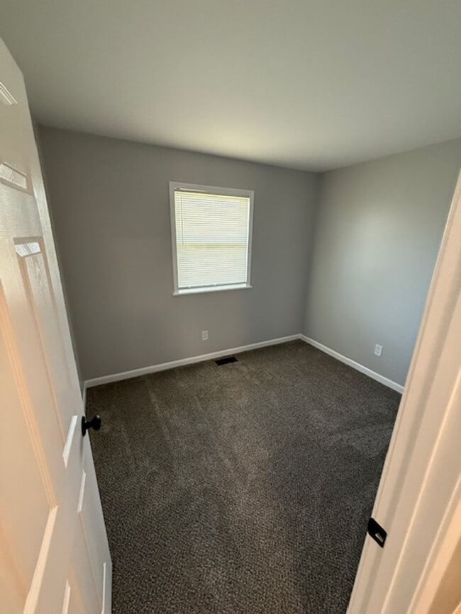 Building Photo - *JULY SPECIAL* Reduced Rent! Fully Renovat...