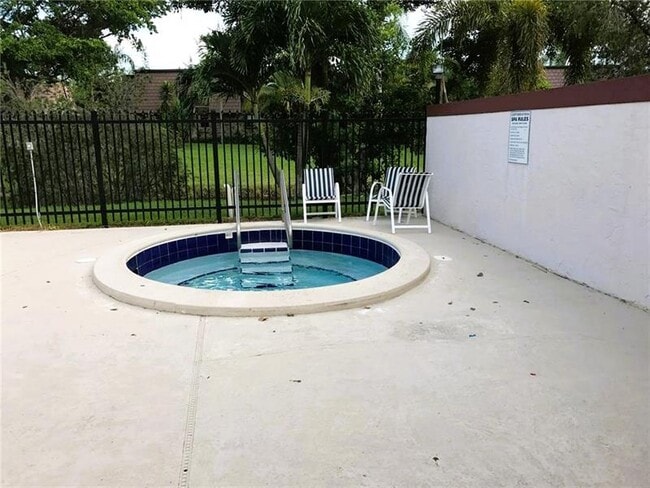 Building Photo - 7801 Courtyard Run W