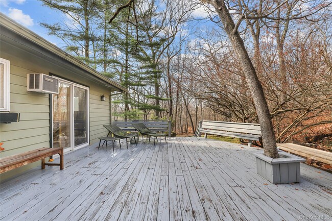 Building Photo - 20 Cedar Rd E