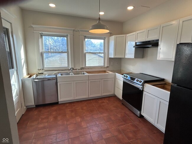 Building Photo - 963 Woodruff Pl W Dr