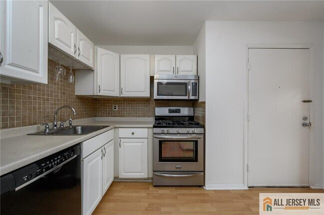 Building Photo - 628 Cricket Ln