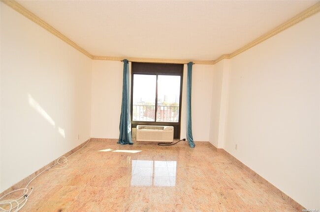 Building Photo - 25-40-40 Shore Blvd