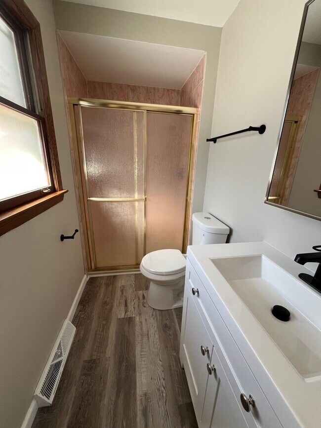 Building Photo - 530 N Arizona Ave