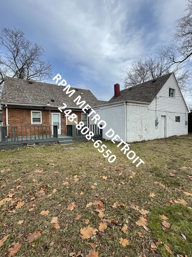 Building Photo - Southfield Bungalow Ready to be Your Home.