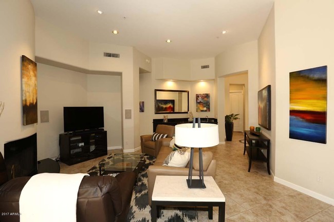 Building Photo - 7371 E Vaquero Dr