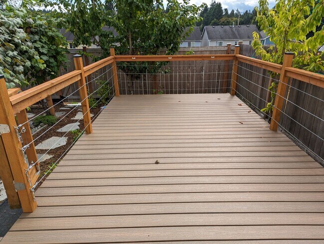 Building Photo - A Gardeners Oasis! 3 Bedroom Townhome for ...