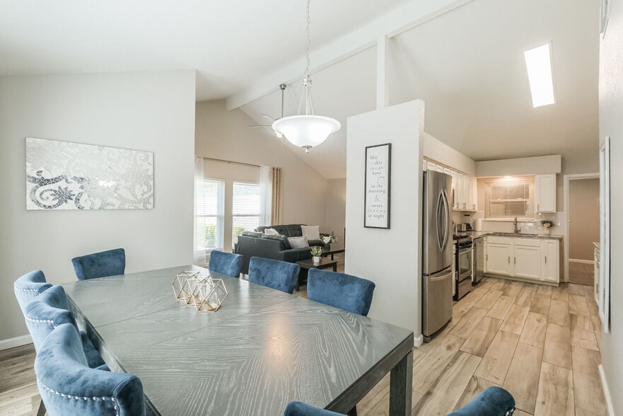 Building Photo - 9216 Carousel Ln