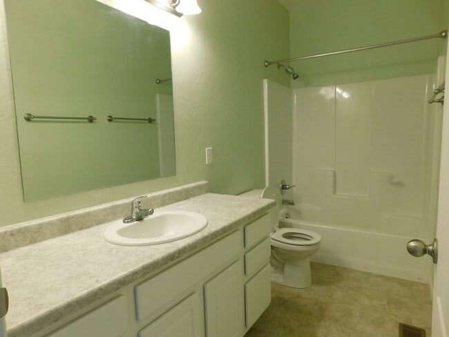 Building Photo - Modern Energy Star Condo