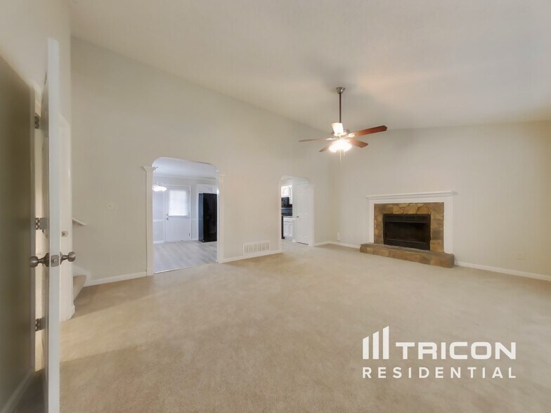 Building Photo - 2709 Owens Dr