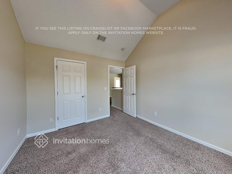 Building Photo - 1457 St George Pl