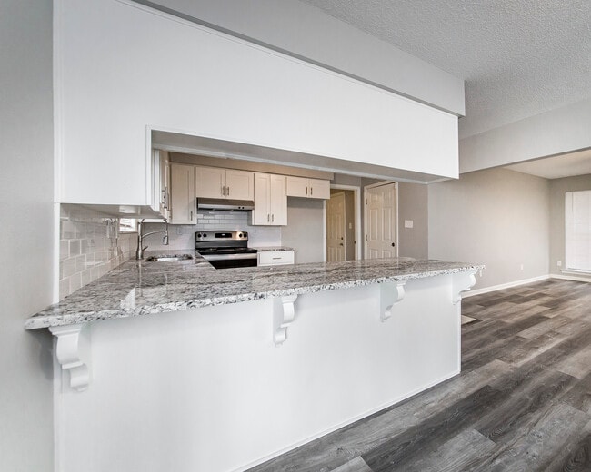 Building Photo - 17 Chalet St