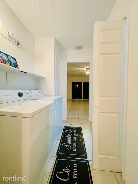 Building Photo - 3 br, 2 bath House - 1101 Crystal Lake Dr ...