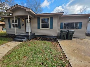 Building Photo - 1626 Davis St