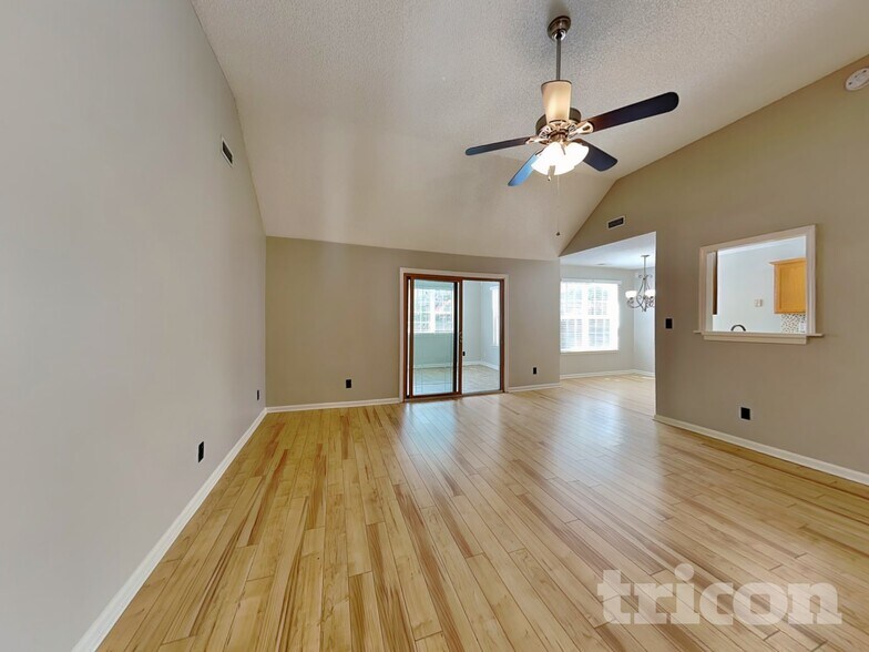 Building Photo - 661 Rebecca Jane Dr