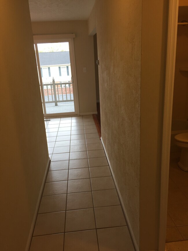 Building Photo - 2231 Glouchester Dr