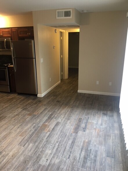 Building Photo - 2737 Houston Ave