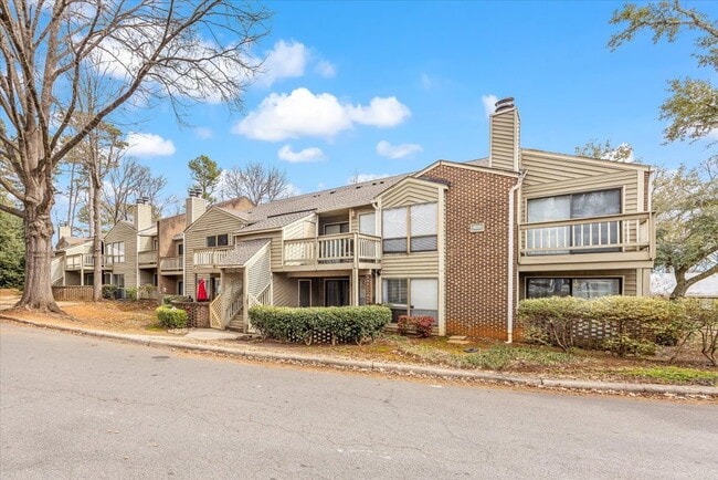 Building Photo - BEAUTIFULLY UPDATED!