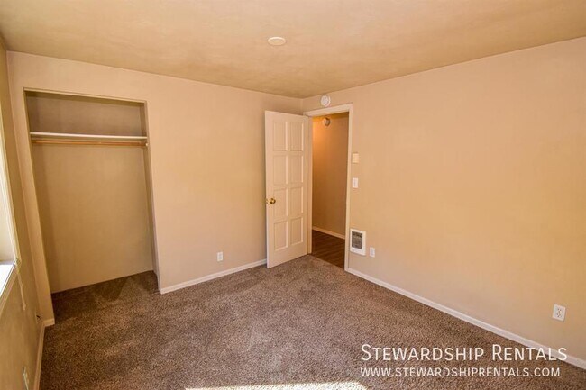 Building Photo - 2427 Miami Ln