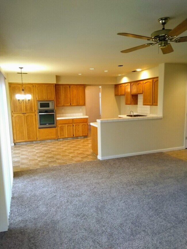 Building Photo - 6220 Cameo Dr