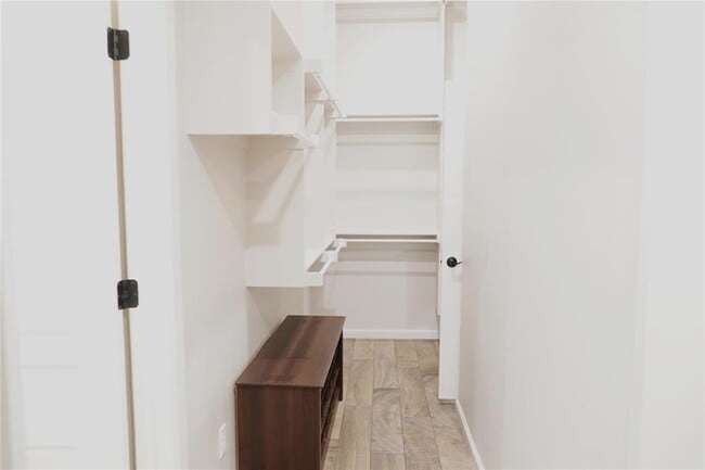 Building Photo - 5500 Carmel Crk Dr