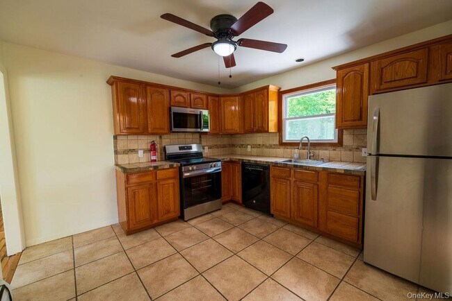 Building Photo - 5 Idlewild Dr