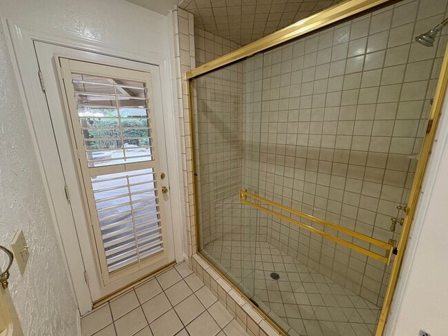 Building Photo - Entertainer delight rental home located in ''The Lakes'' subdivision Coming soon *Private Showing...