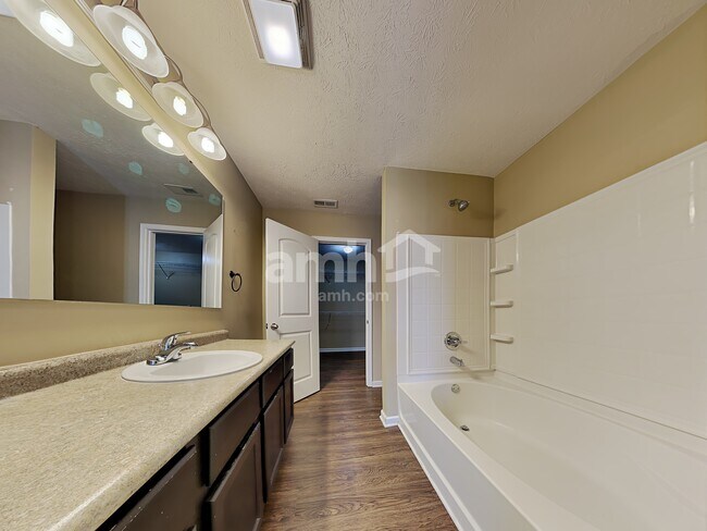 Building Photo - 1621 Wagner Dr