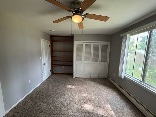 Building Photo - Spacious Shoreline 2 Bedroom Condo