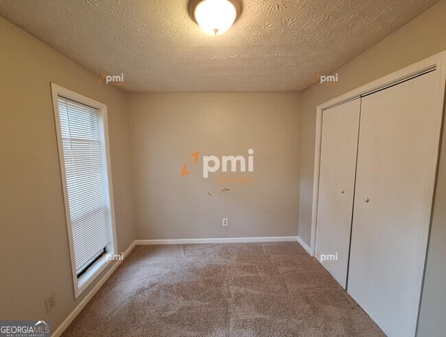 Building Photo - 5955 Sutton Pl