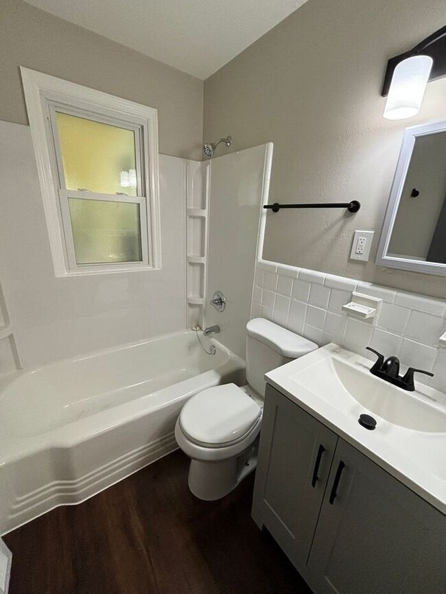 Building Photo - Charming 4-Bedroom Home in a Prime Locatio...