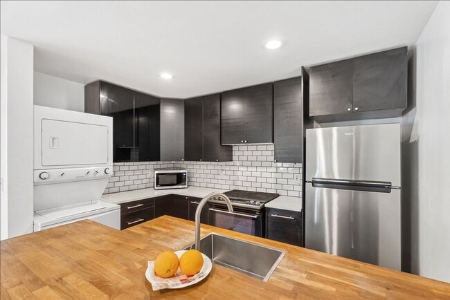 Building Photo - 1833 Fremont Ct