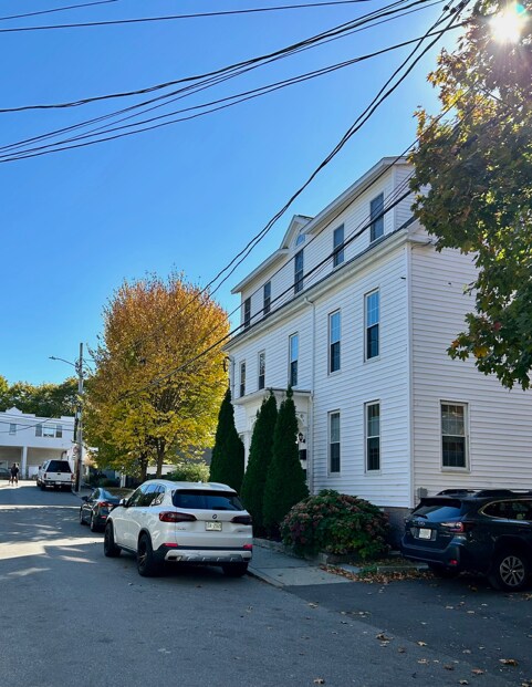 Charming Victorian Building w/ 1 Dedicated Space + Free Steet Parking - 28 Langdon St