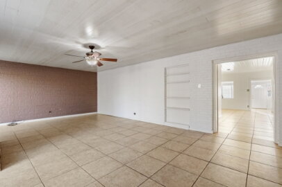 Building Photo - Beautiful Kern Place- 4 bedrooms, 3 baths and Refrigerated AC.