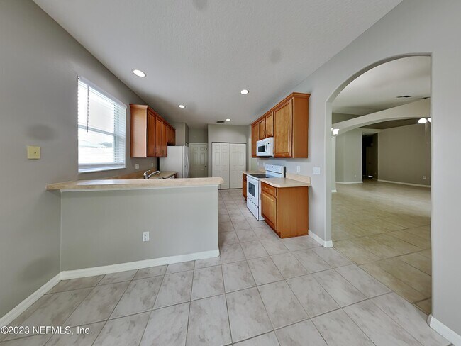 Building Photo - 24 Royal Palm Ln