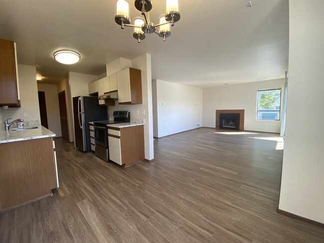 Entry, kitchen, diniing, living room - Mona Lisa Apartments