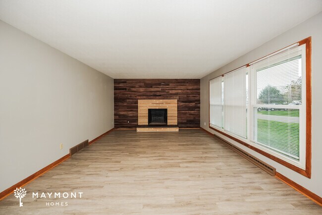 Building Photo - 572 6th St NW