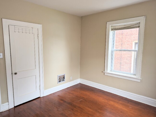 Building Photo - 5042 Mardel Ave