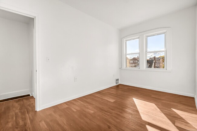 Building Photo - 236 Wood St