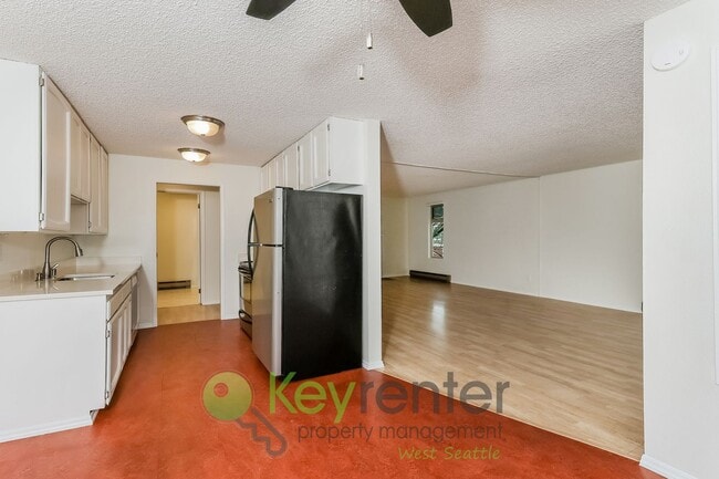 Building Photo - Stylish 2-Bed Condo with Pool & Clubhouse Access