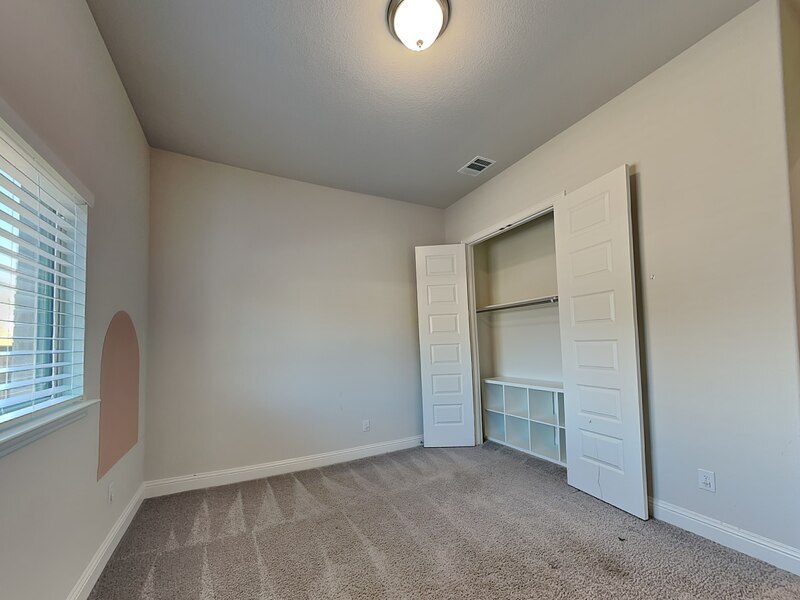 Building Photo - 721 Precious Dr