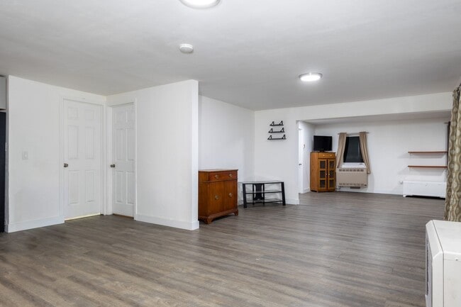 Building Photo - Beautiful 2 Bedroom, 1 Bath, 3 Car Garage Home with 5 Acres off CHSPR